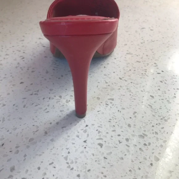 Brand new  DKNY sandals, red color, size 6 in box. - Picture 2 of 6